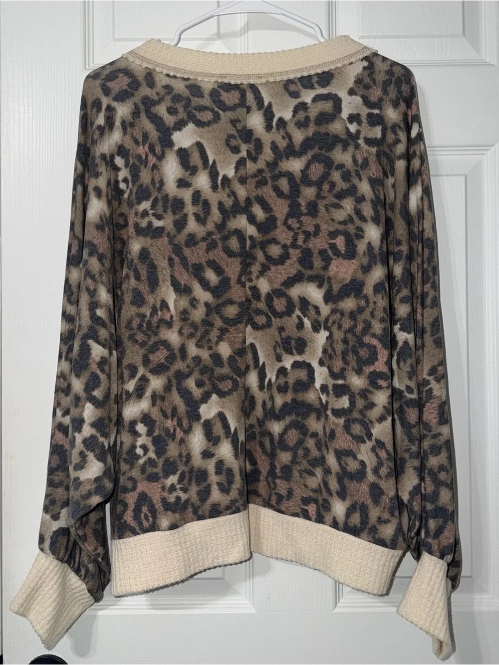 White Birch Cropped Leopard Print Long Sleeve Sweater Size M - Picture 3 of 4